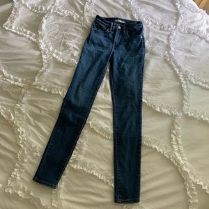 Levi’s 721 High Rise Skinny. Size 24